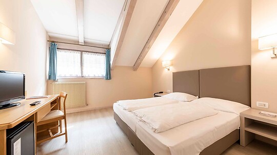 DOPPELZIMMER MANSARDE