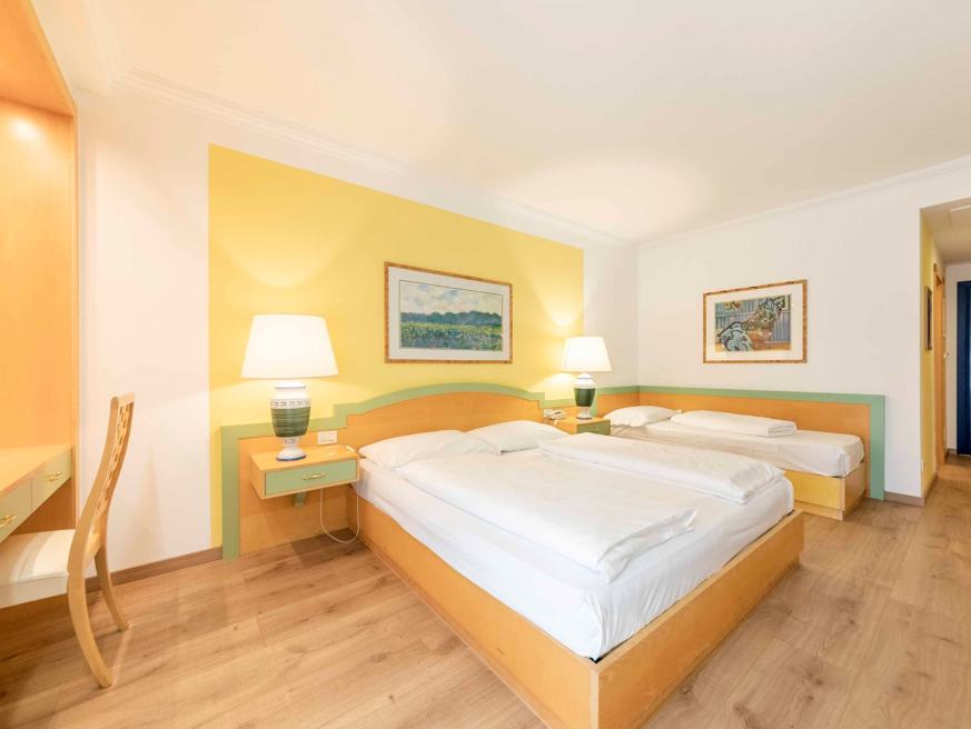 DREIBETTZIMMER